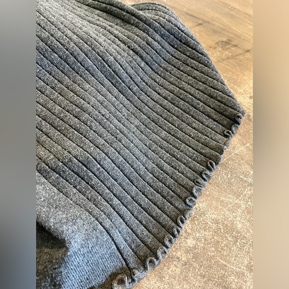 Banana Republic Sleeveless Grey Knit Boat Neck Sweater Medium - Picture 3 of 10